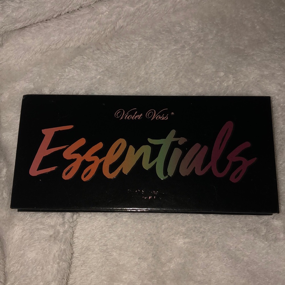 Violet Voss Essentials Pallet